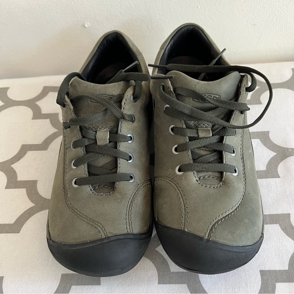 Keen Green Athletic Leather Shoes | Versatile & Comfortable - Picture 2 of 9